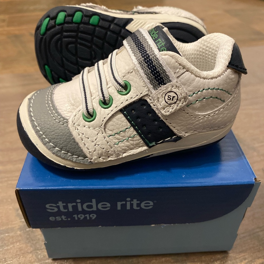 Stride Rite Artie Shoe - Size 3W